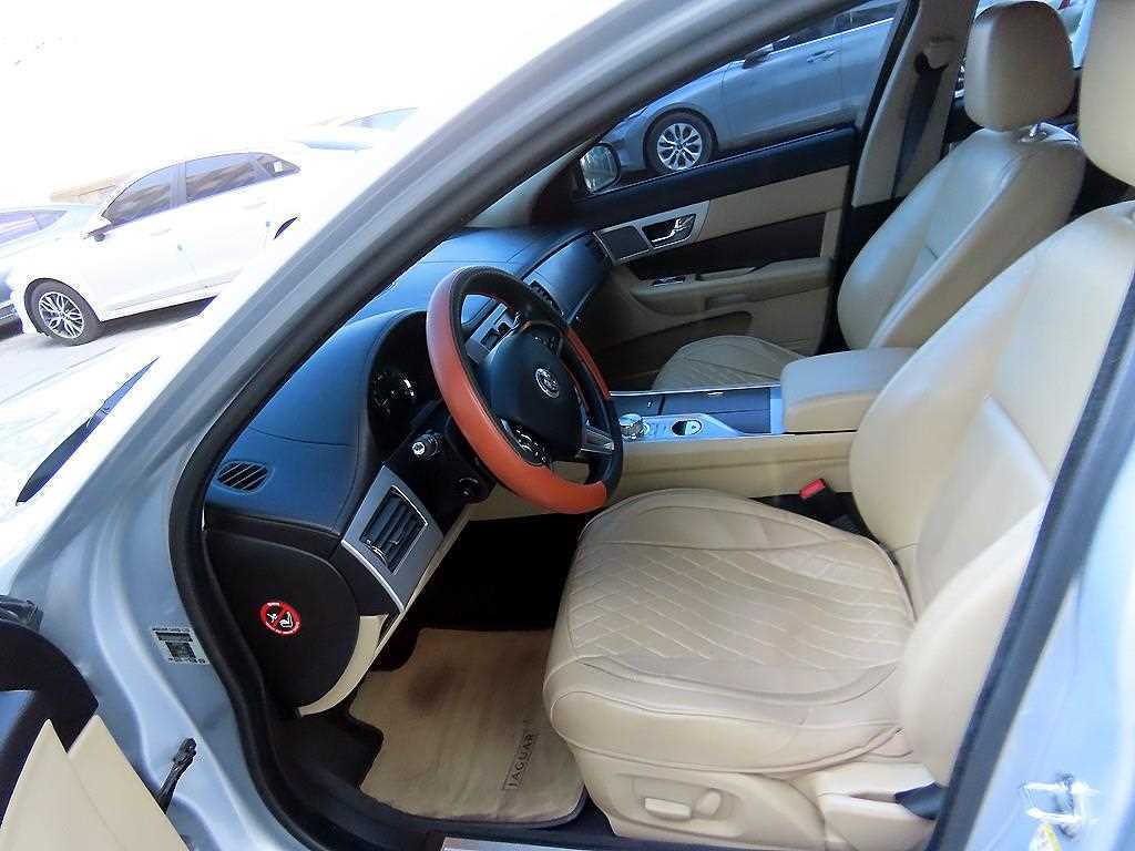 Jaguar XF — photo 05