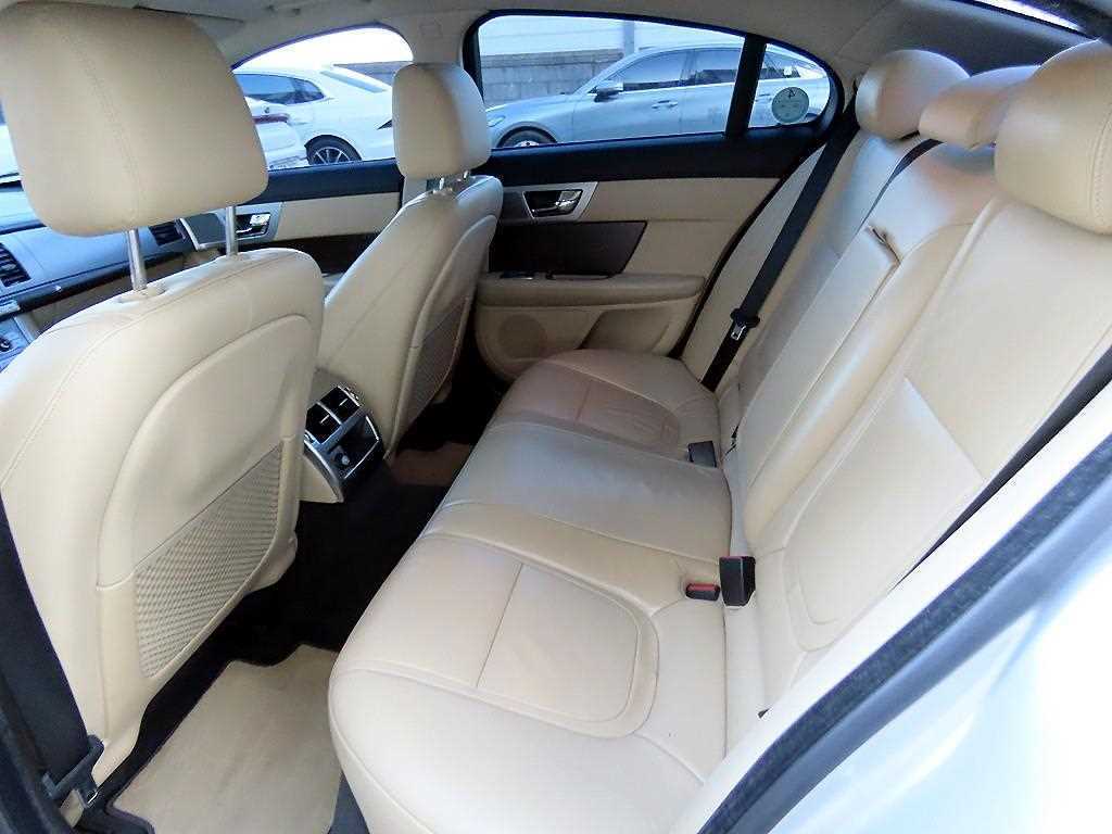 Jaguar XF — photo 06