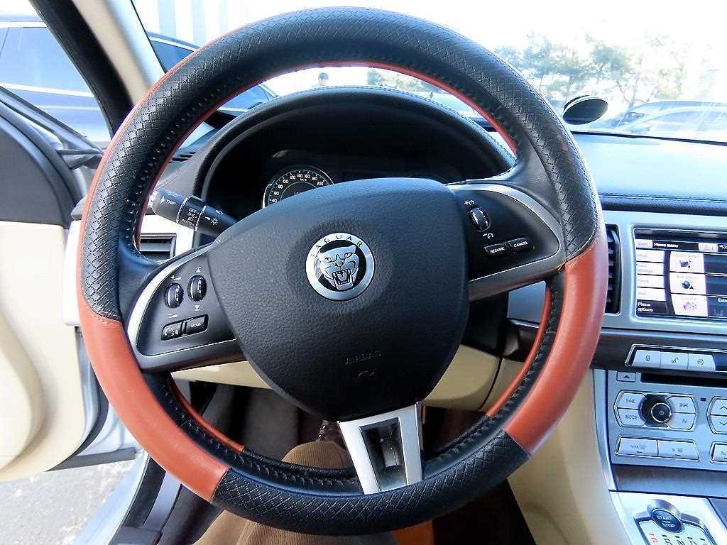 Jaguar XF — photo 08