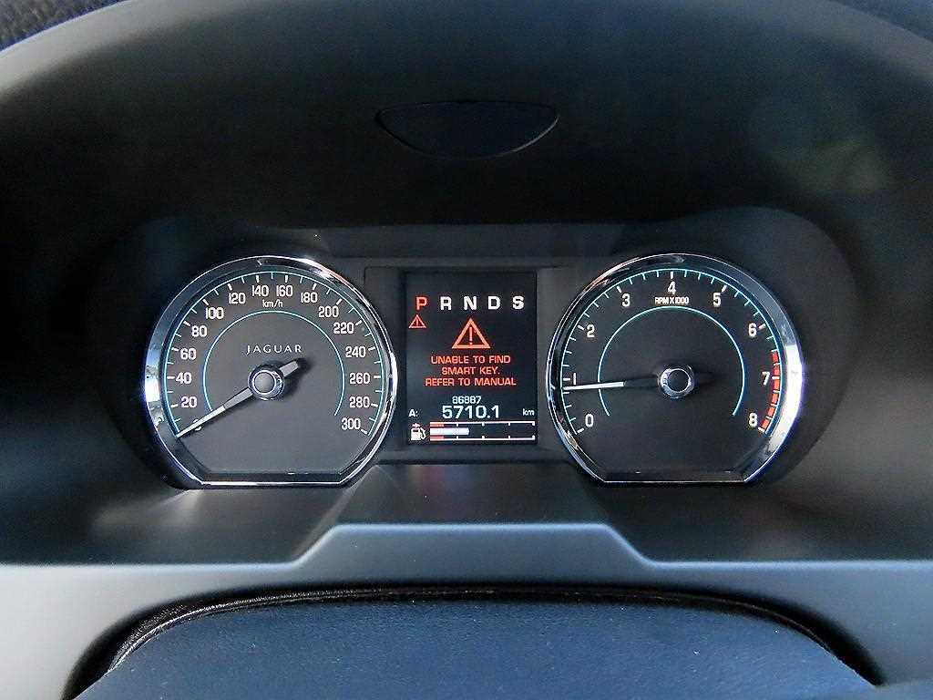 Jaguar XF — photo 09