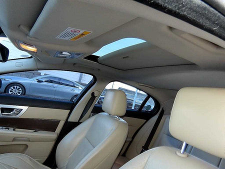 Jaguar XF — photo 17