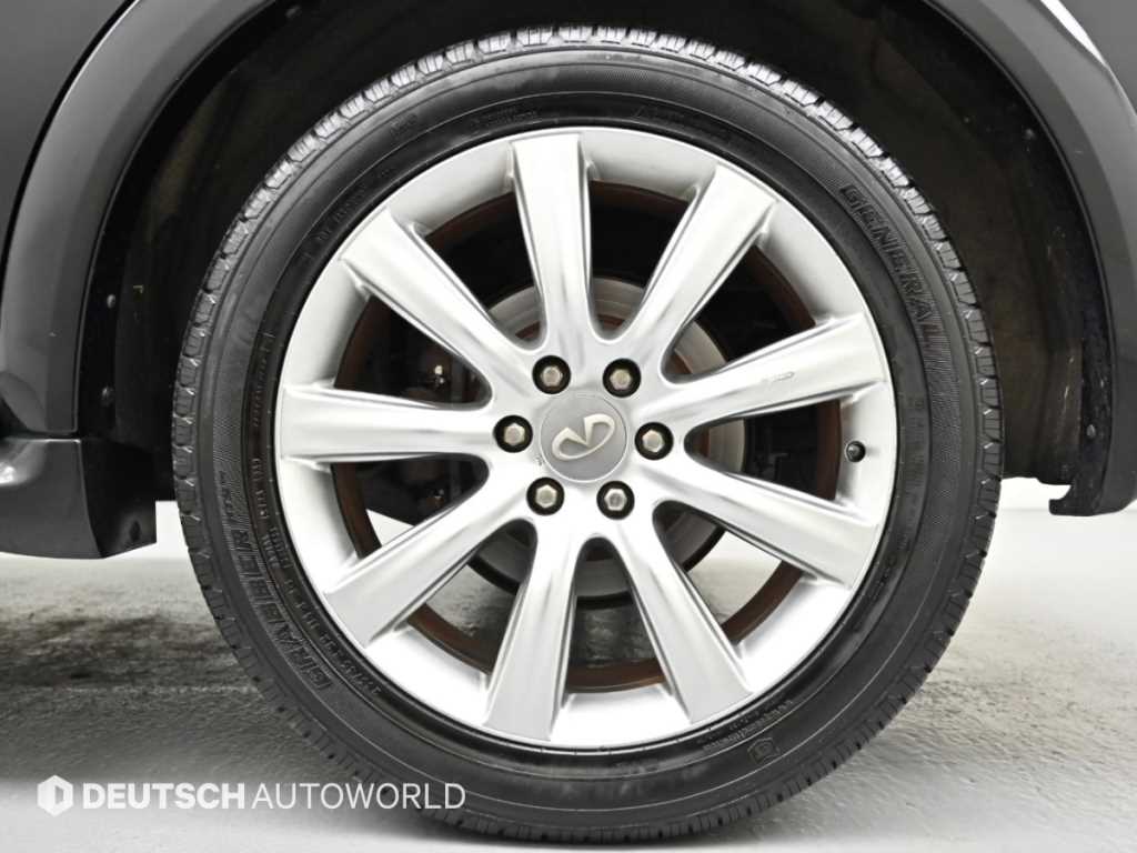 Infiniti QX — photo 05