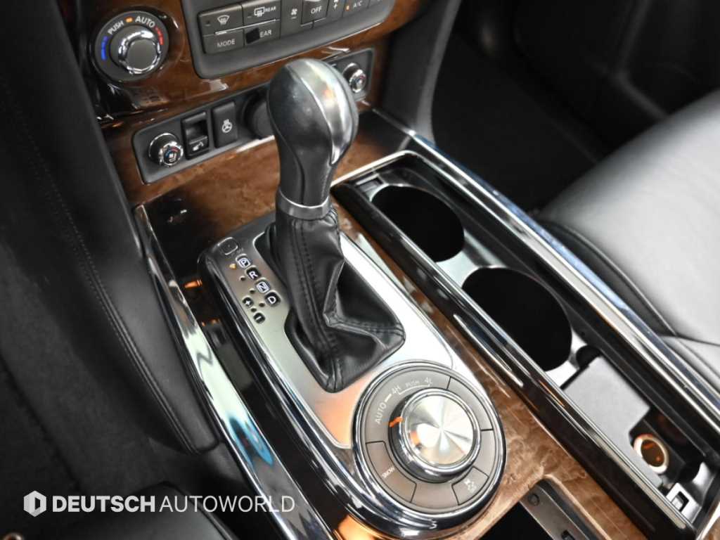 Infiniti QX — photo 09