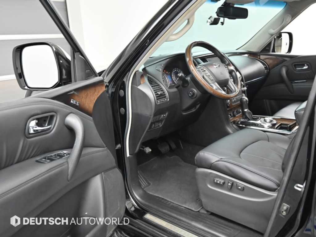 Infiniti QX — photo 11