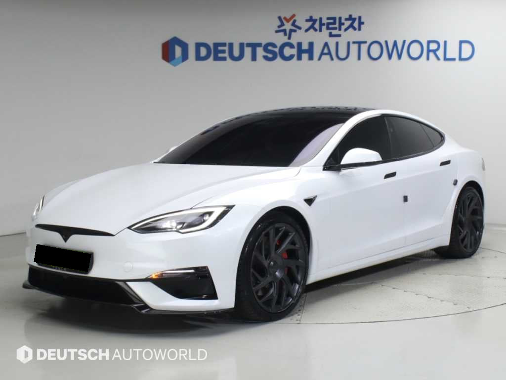Tesla Model S — photo 01