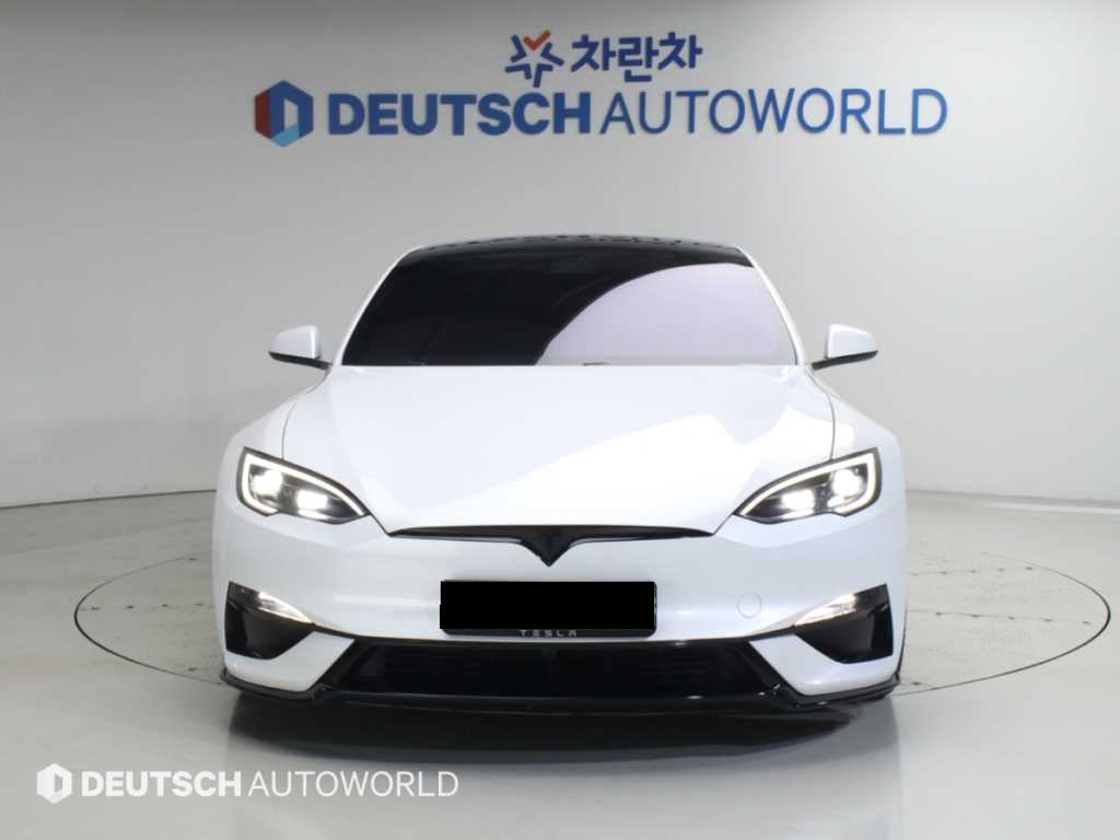 Tesla Model S — photo 03