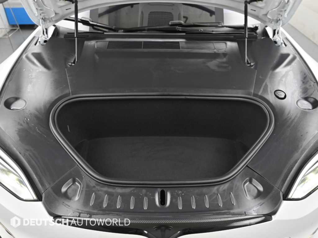 Tesla Model S — photo 06