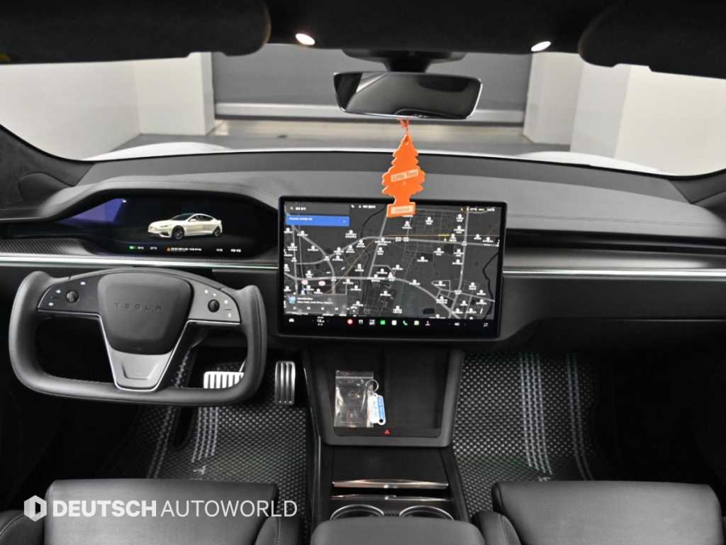 Tesla Model S — photo 07
