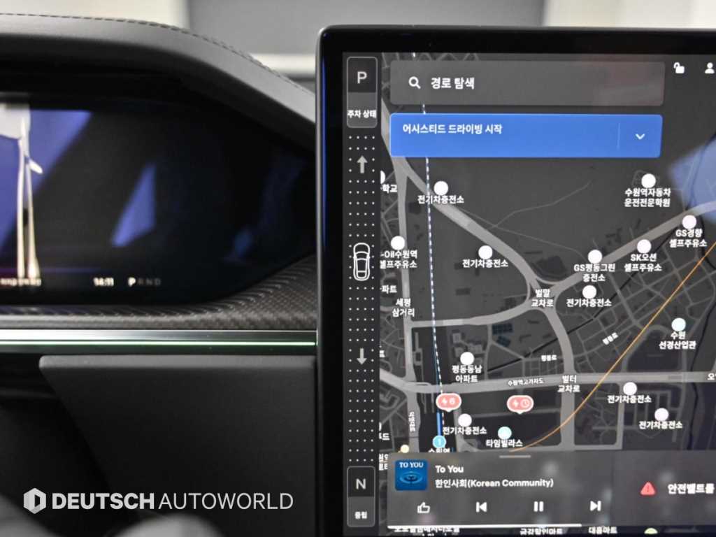 Tesla Model S — photo 09