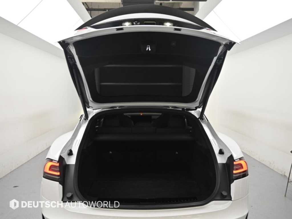 Tesla Model S — photo 19