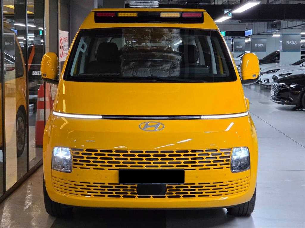 Hyundai Staria — photo 02