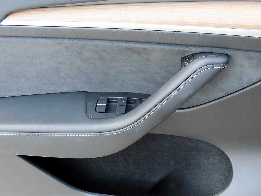 Tesla Model Y — photo 10