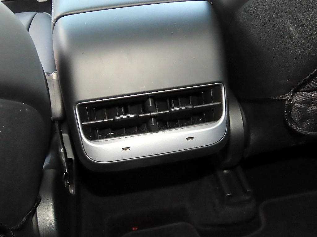 Tesla Model Y — photo 14