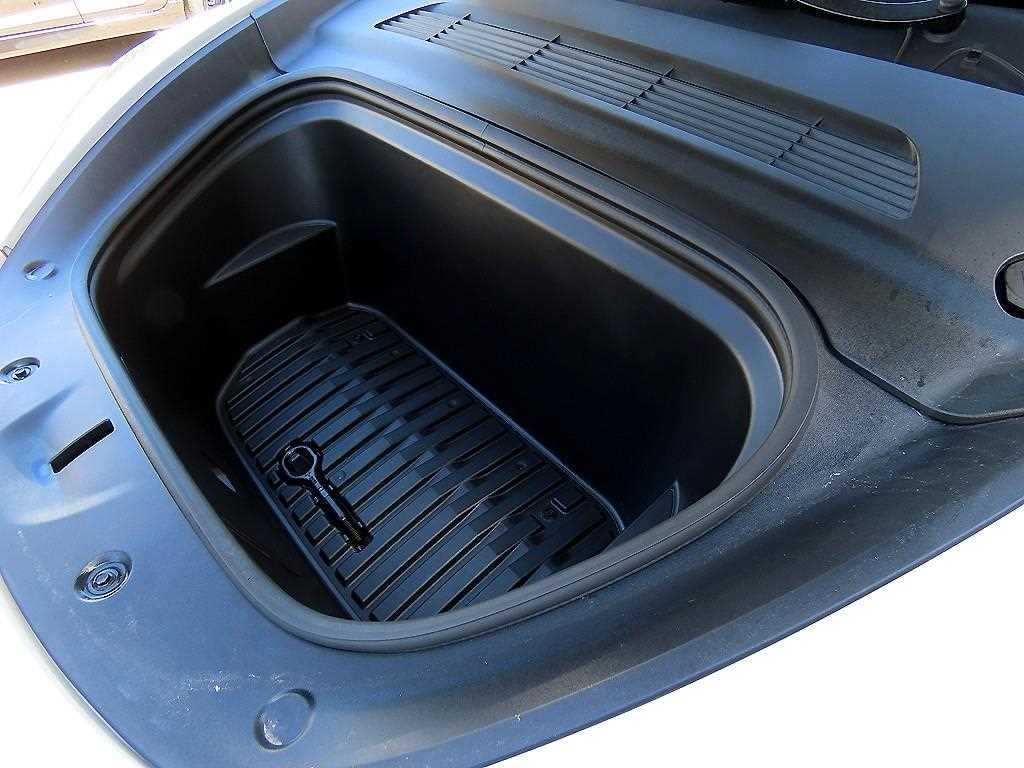 Tesla Model Y — photo 19