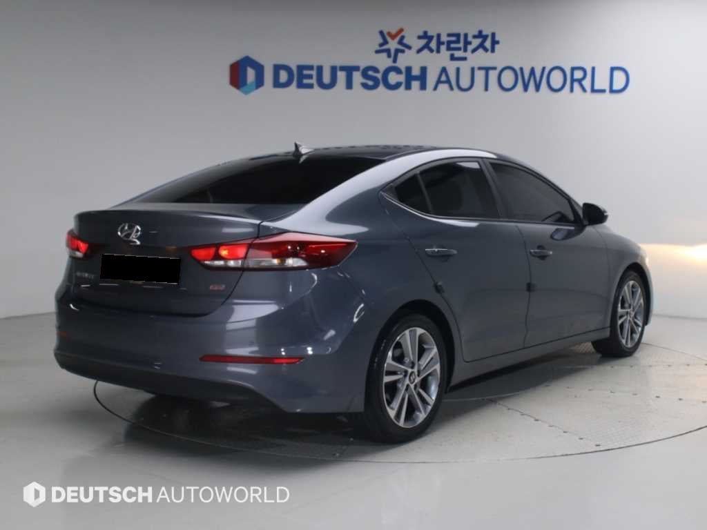 Hyundai Avante — photo 02