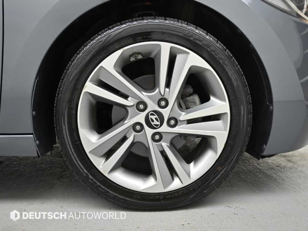 Hyundai Avante — photo 05
