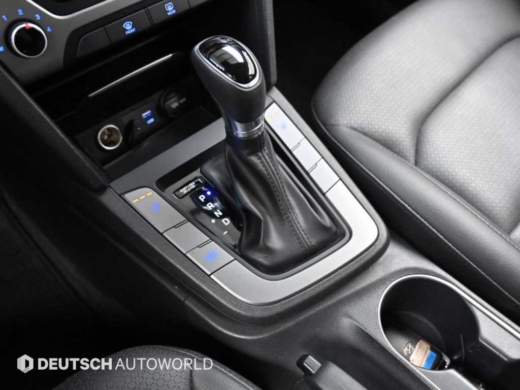 Hyundai Avante — photo 09