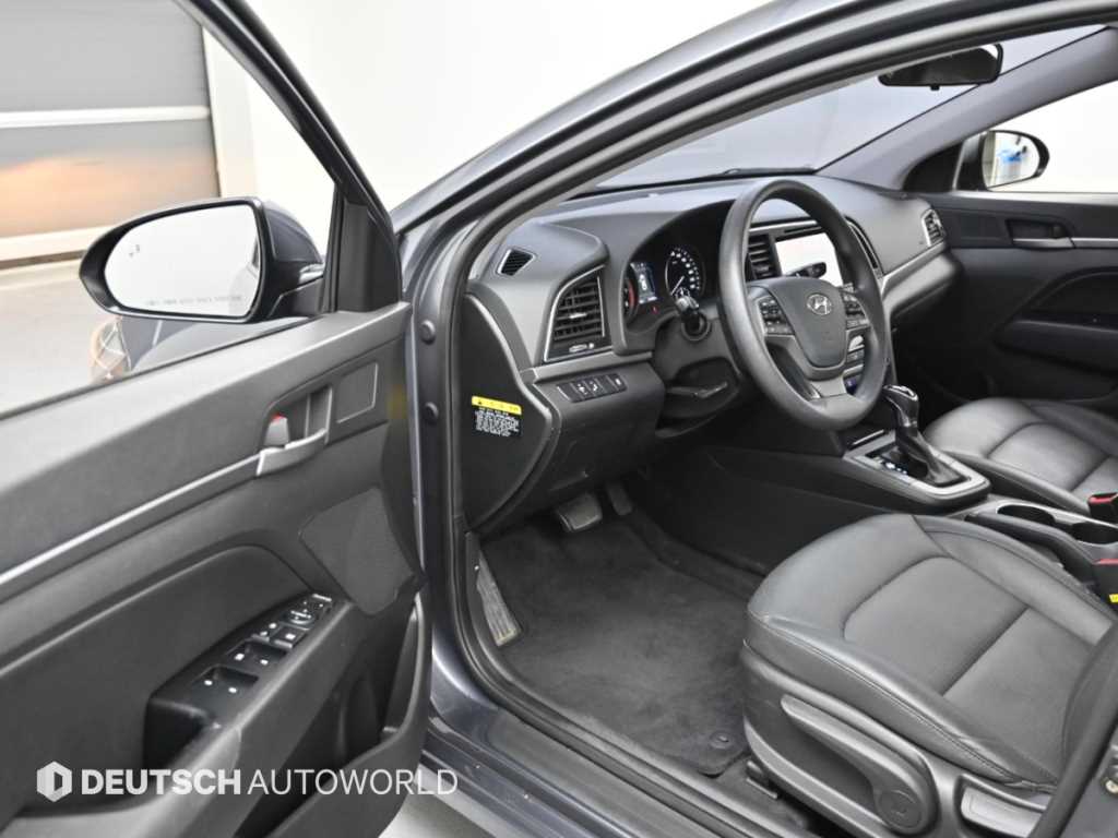 Hyundai Avante — photo 11