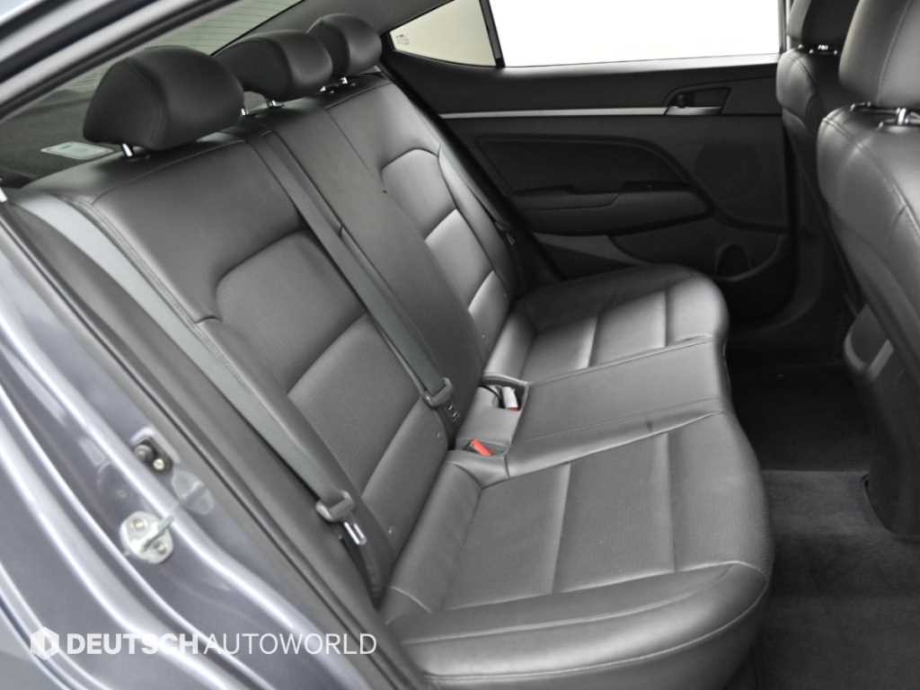 Hyundai Avante — photo 12