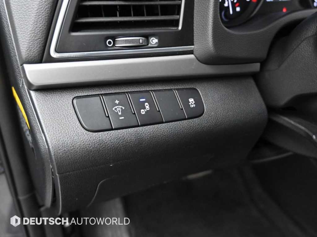 Hyundai Avante — photo 17
