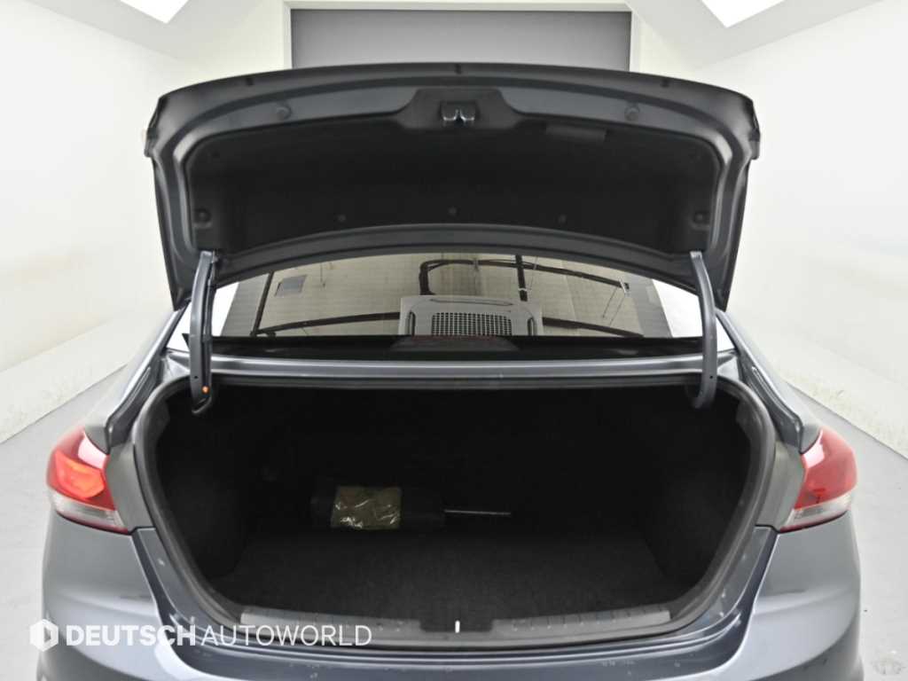Hyundai Avante — photo 19