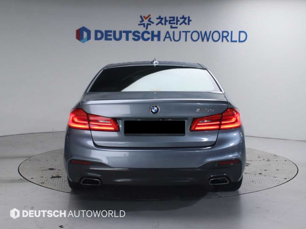 BMW 5-Series — photo 04