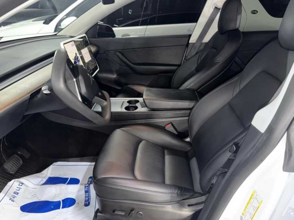 Tesla Model Y — photo 06