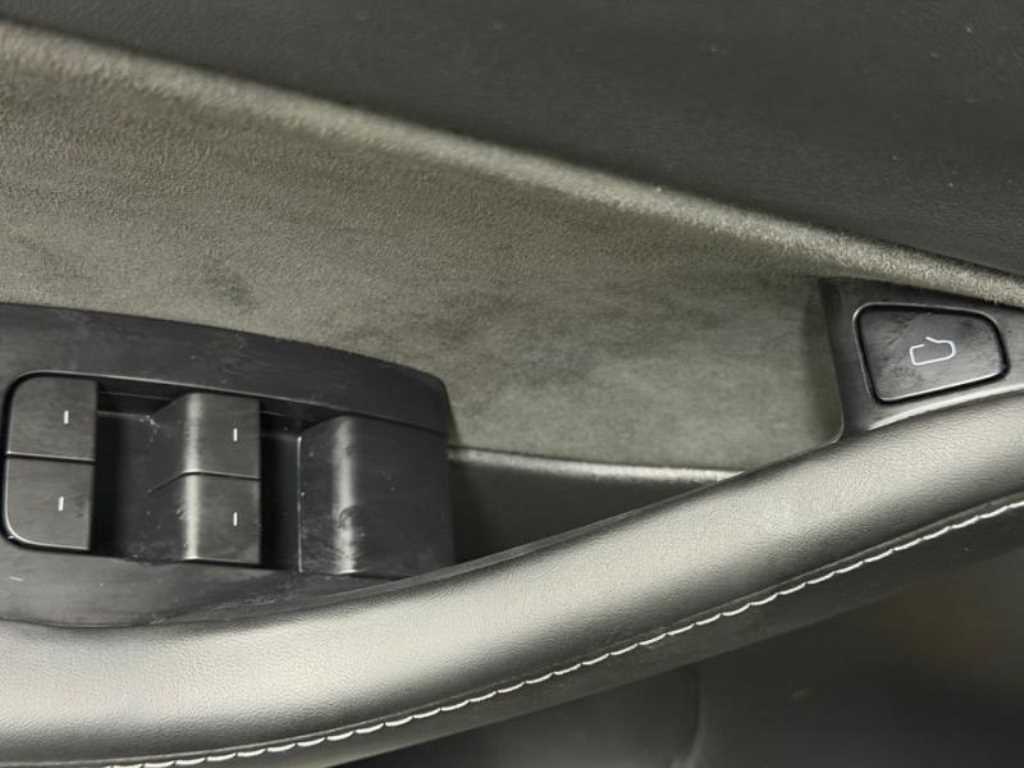 Tesla Model Y — photo 16