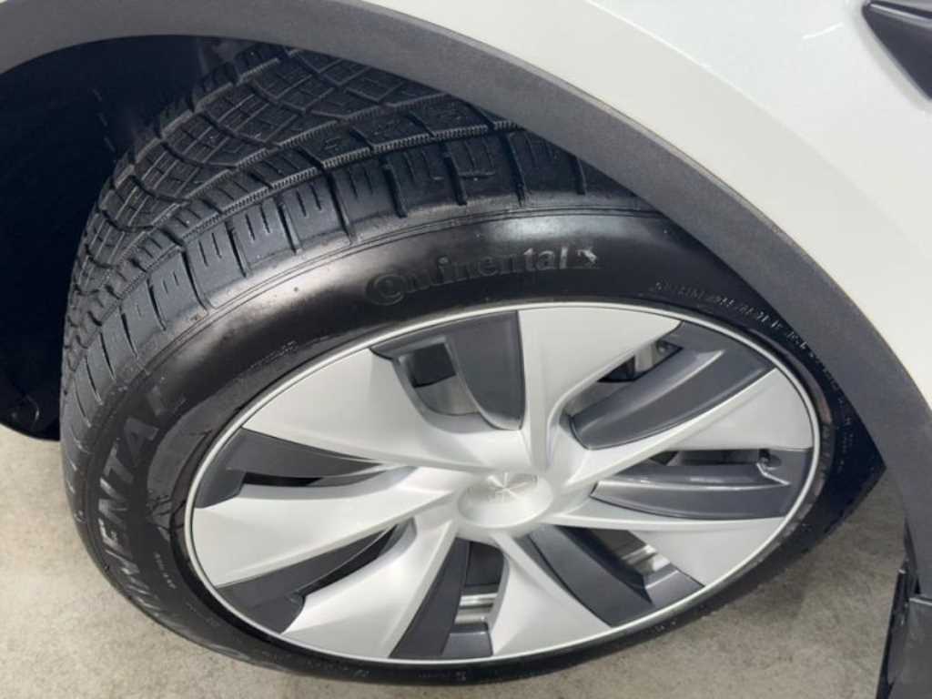 Tesla Model Y — photo 20