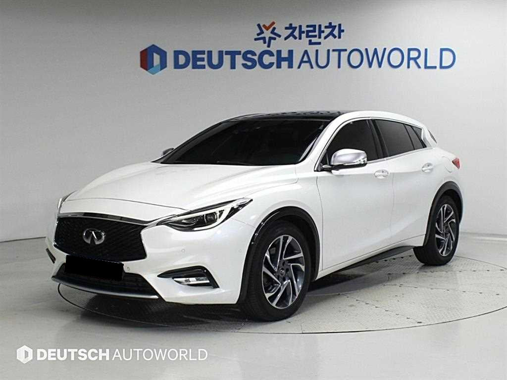 Infiniti Q30 — photo 01