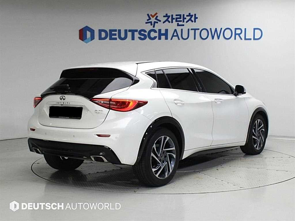 Infiniti Q30 — photo 02