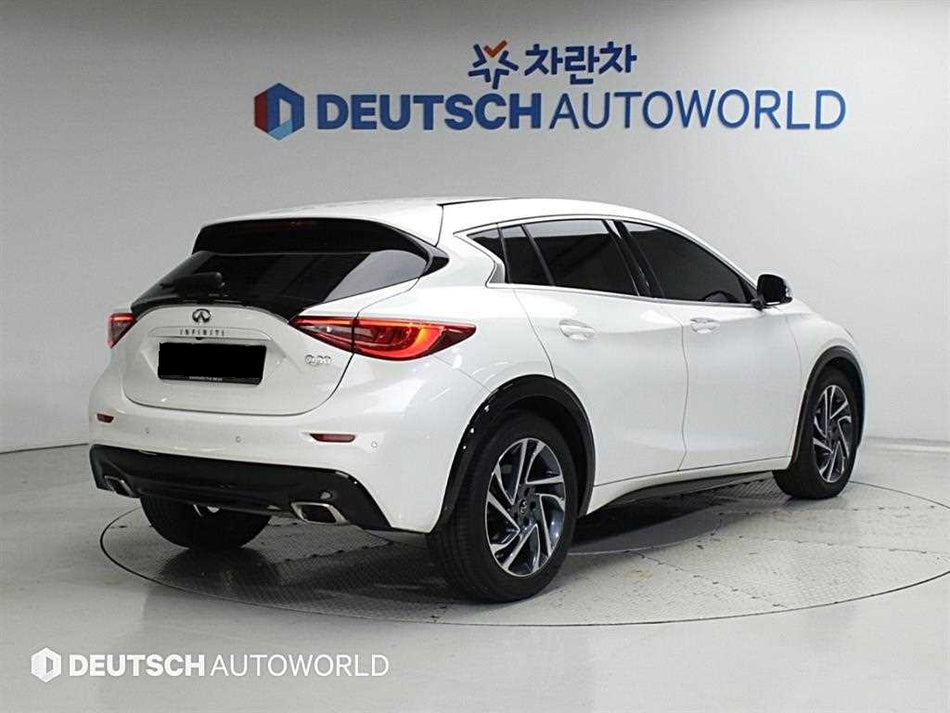 Infiniti Q30 — photo 02