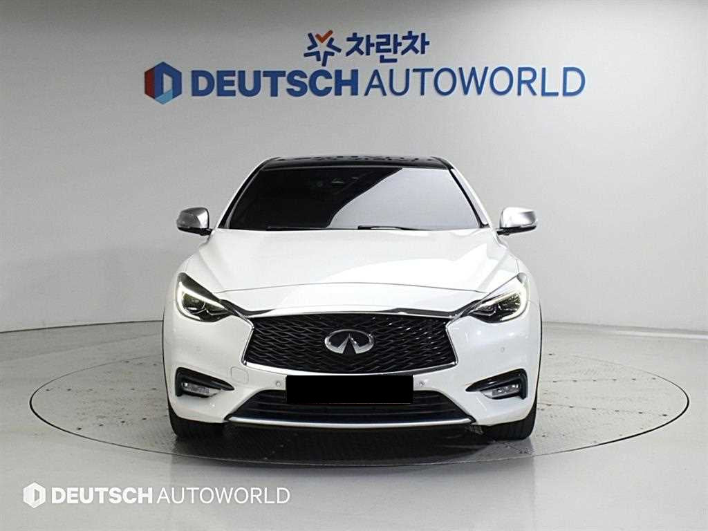 Infiniti Q30 — photo 03