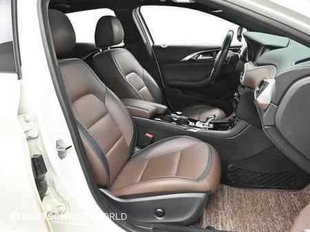Infiniti Q30 — photo 10