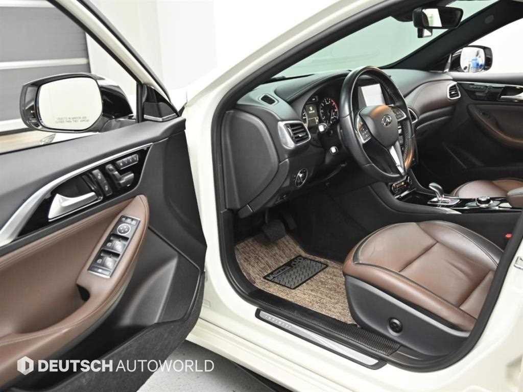 Infiniti Q30 — photo 11