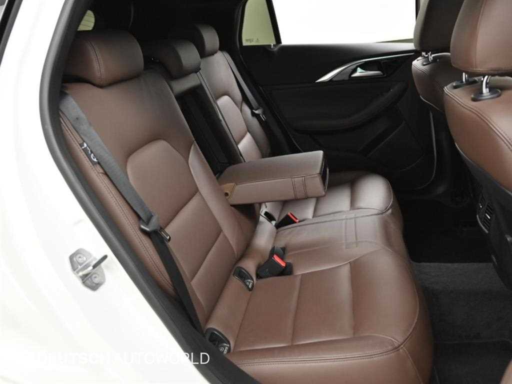Infiniti Q30 — photo 12