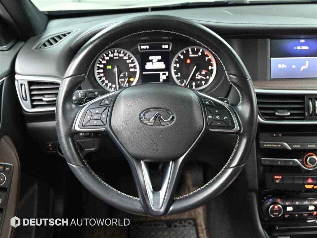 Infiniti Q30 — photo 13