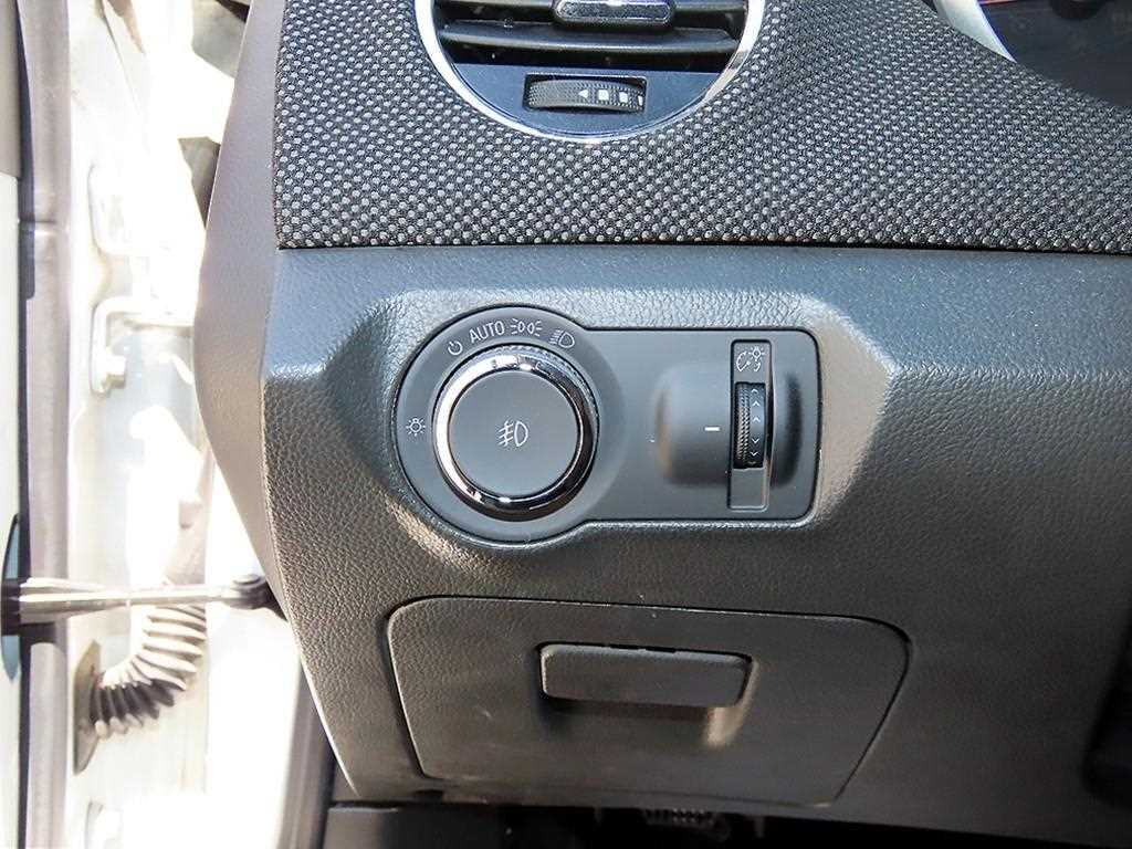 CHEVROLET Cruze — photo 12