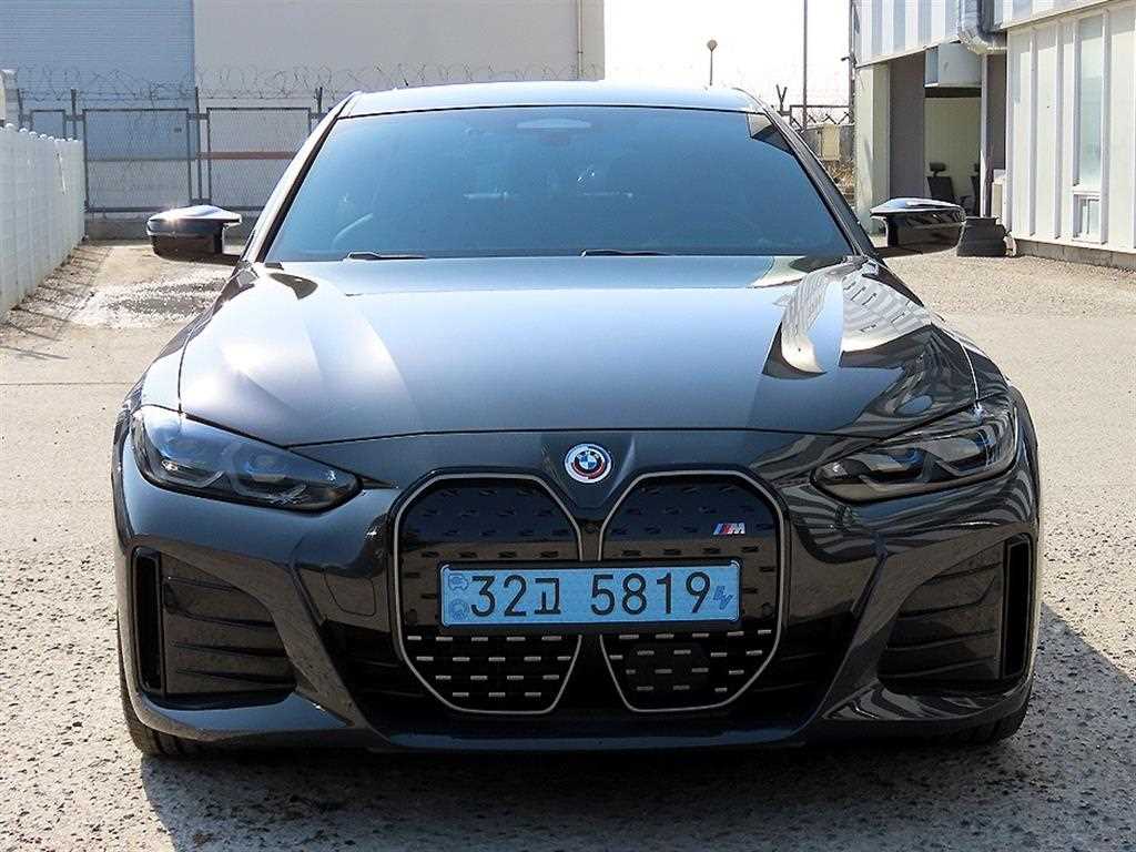 BMW i4 — photo 01