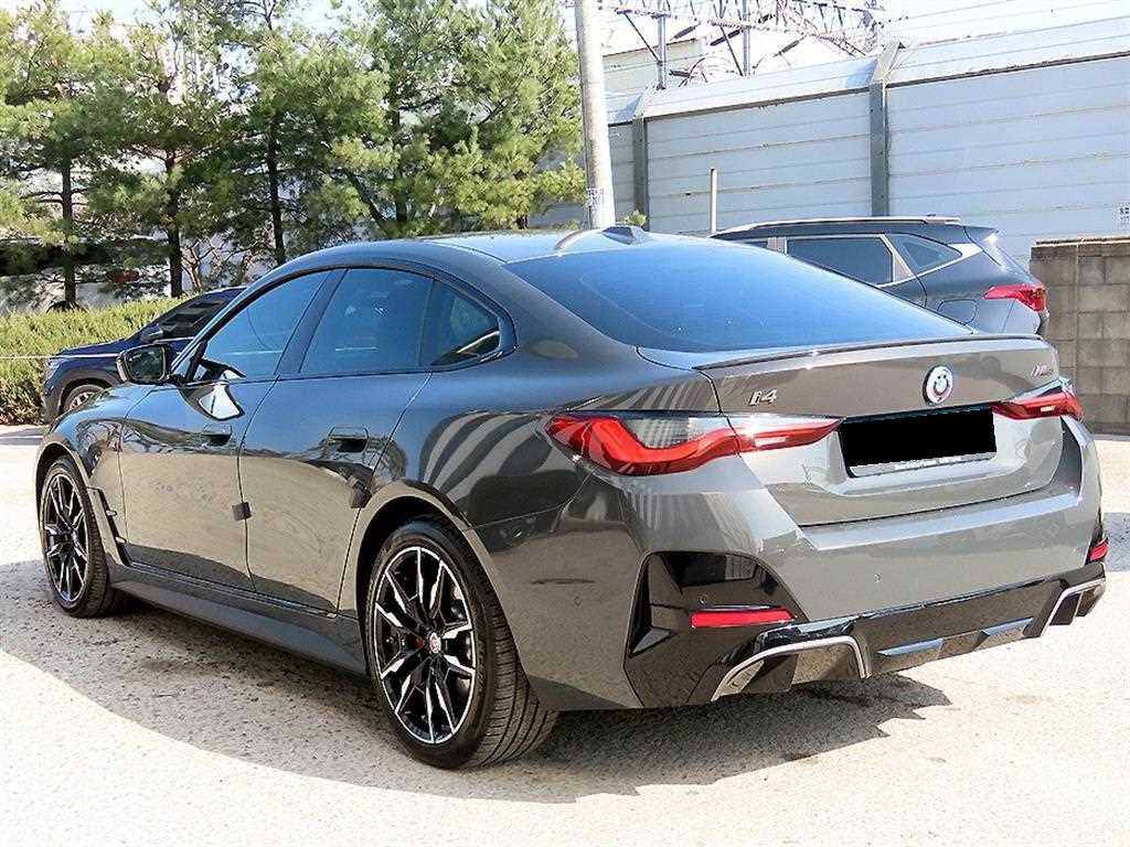 BMW i4 — photo 03