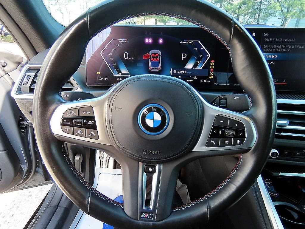 BMW i4 — photo 08