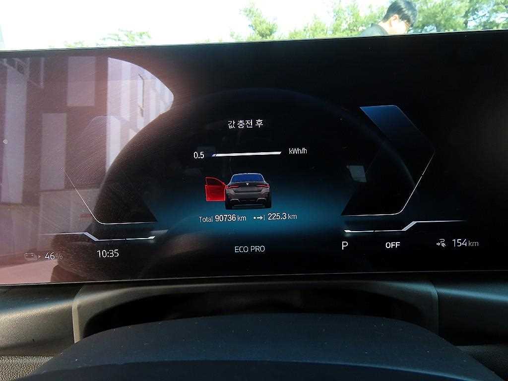 BMW i4 — photo 09