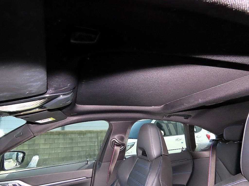 BMW i4 — photo 16