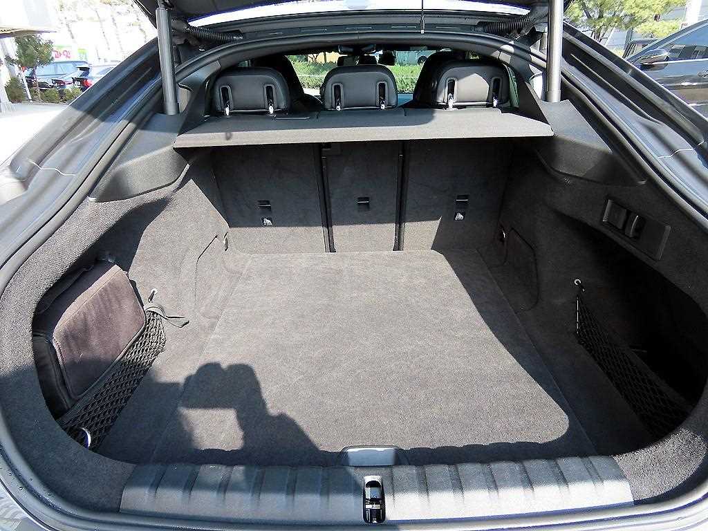 BMW i4 — photo 17