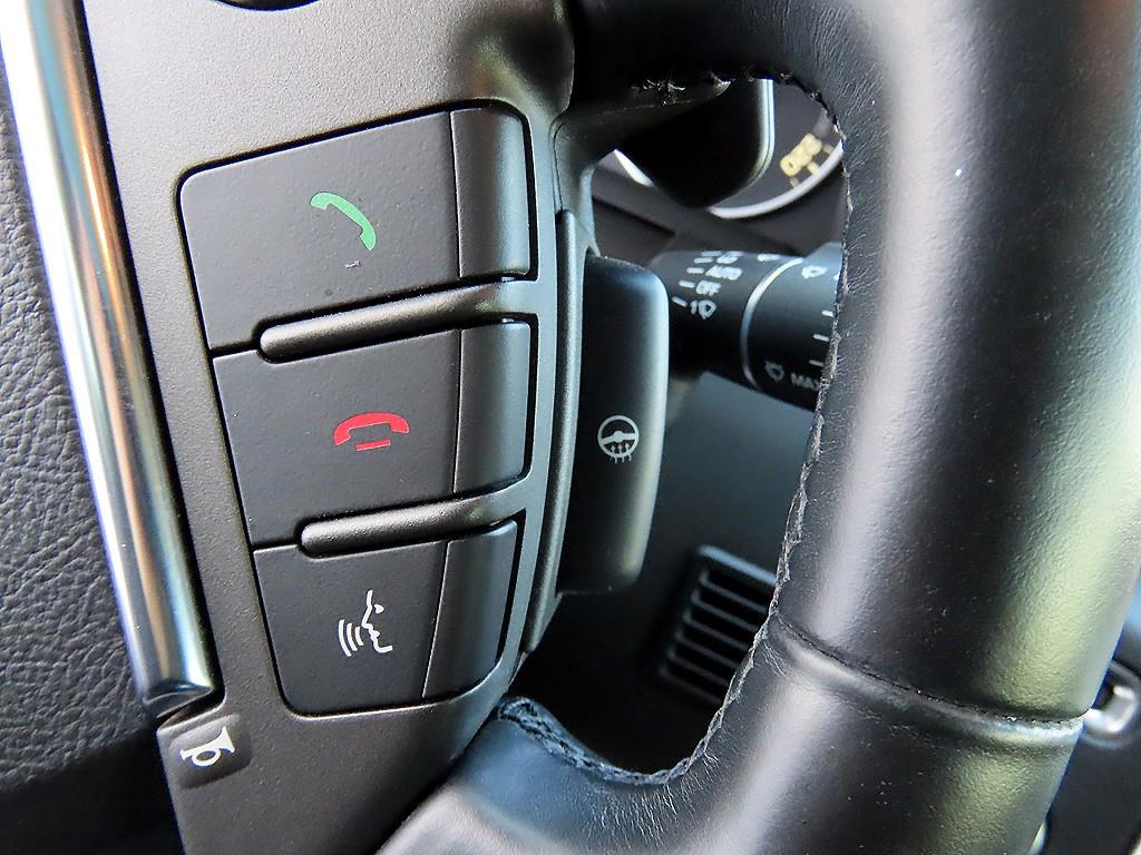 Land Rover Discovery — photo 11