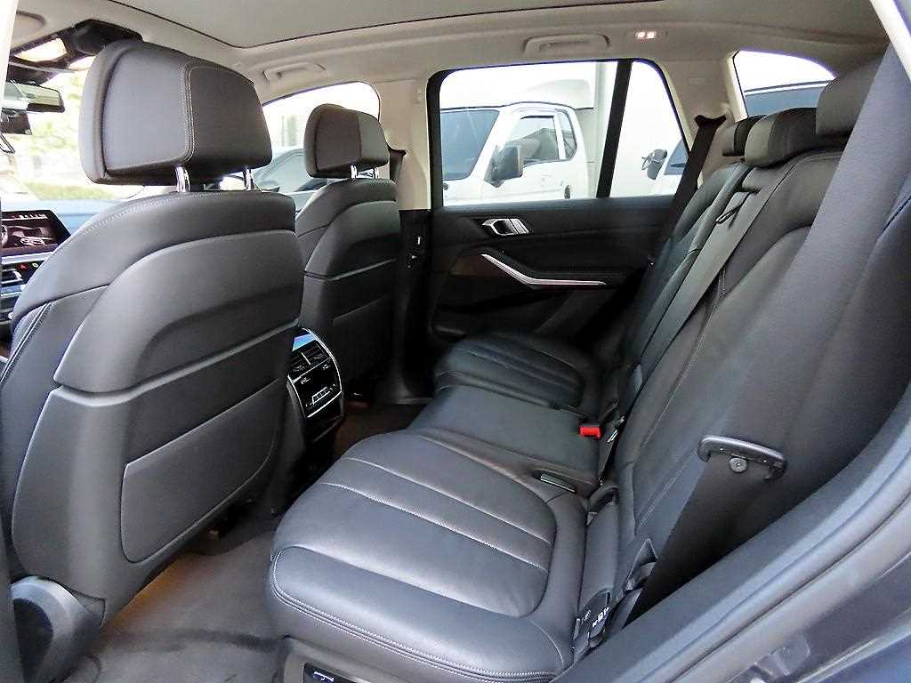 BMW X5 — photo 06