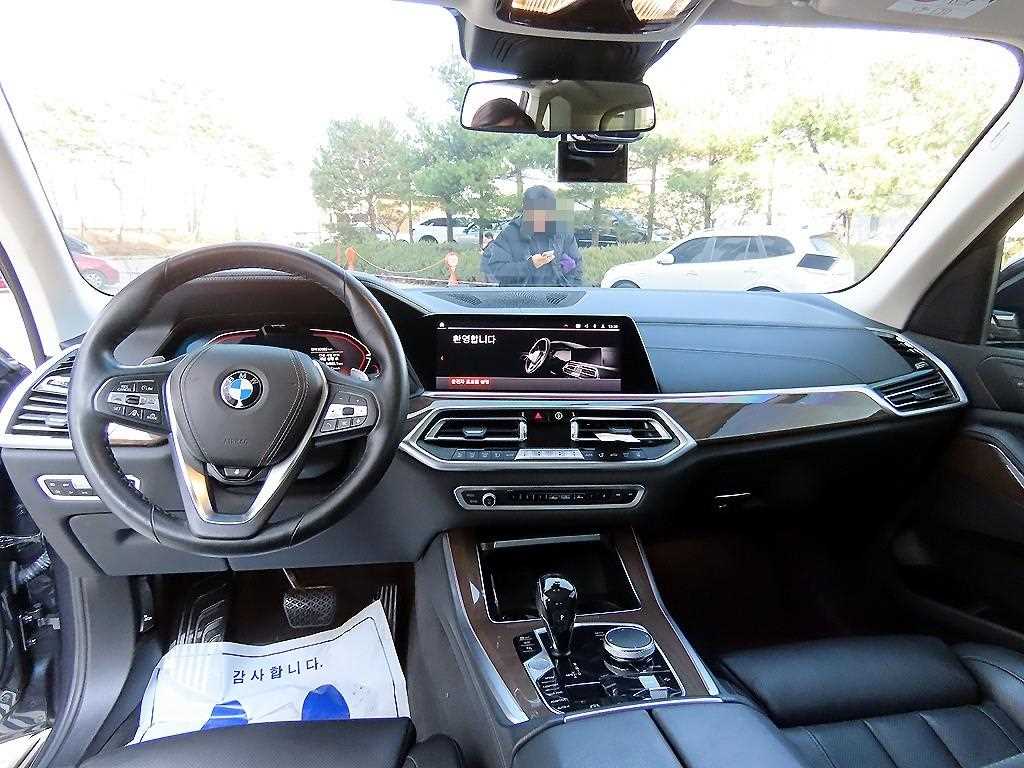 BMW X5 — photo 07