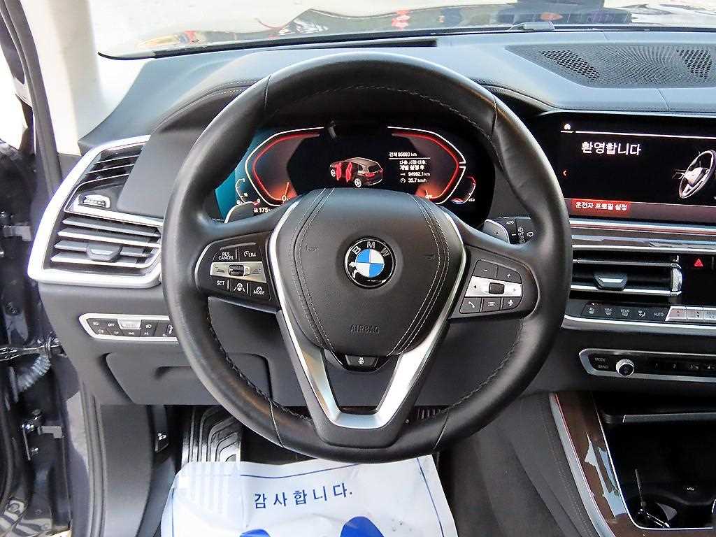 BMW X5 — photo 08
