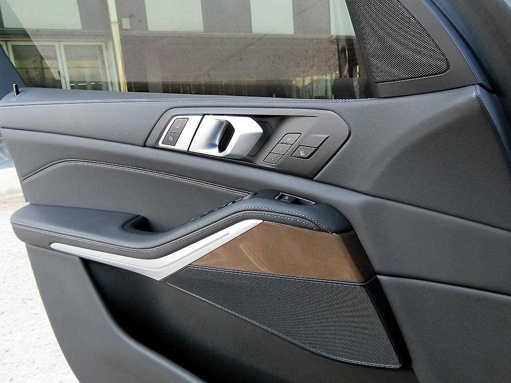 BMW X5 — photo 12