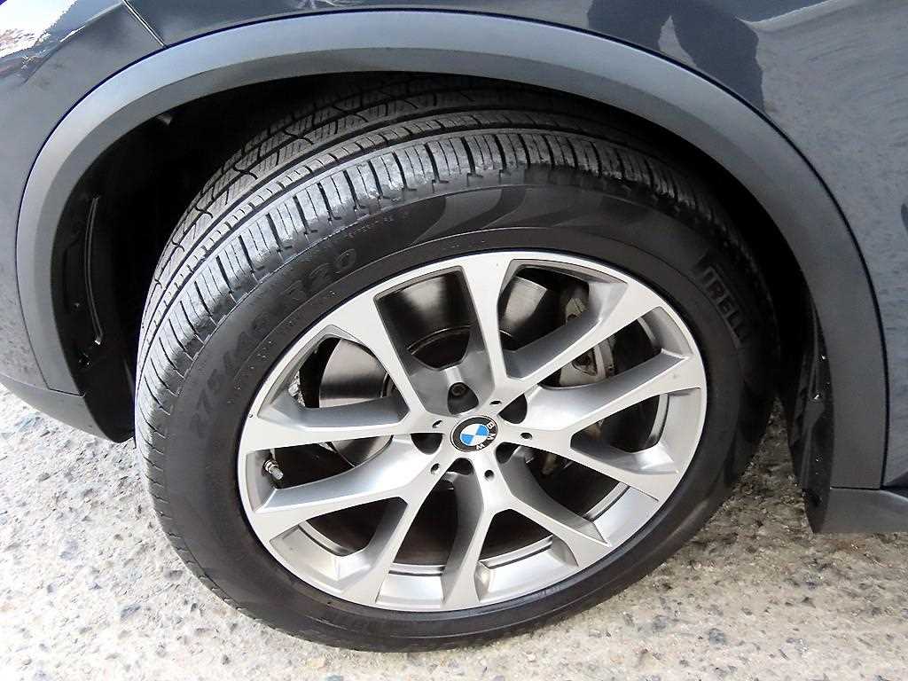 BMW X5 — photo 20